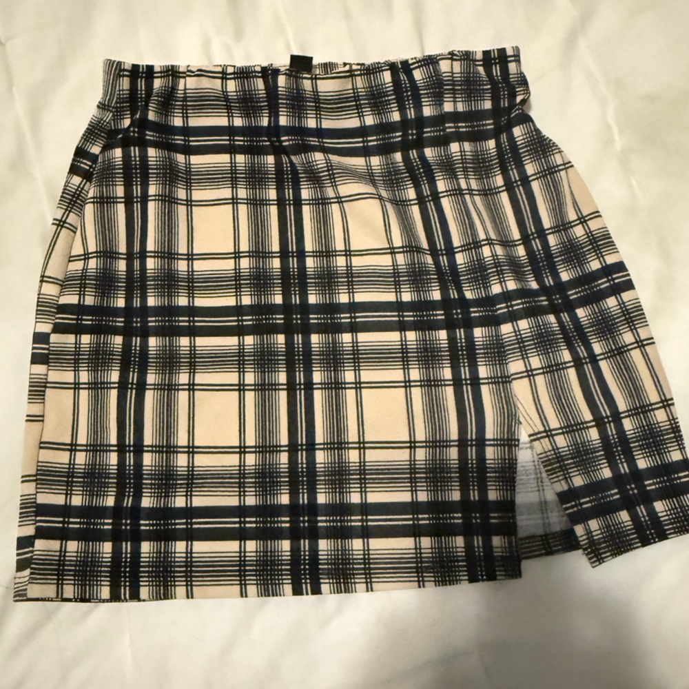 Windsor Black and Tan Smocked Mini Skirt Casual
